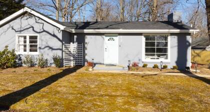Modern Retreat w/ Fire Pit & Parking