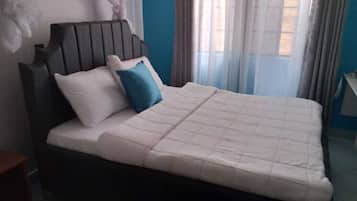 Quarto casal standard | Wi-Fi de cortesia, roupa de cama