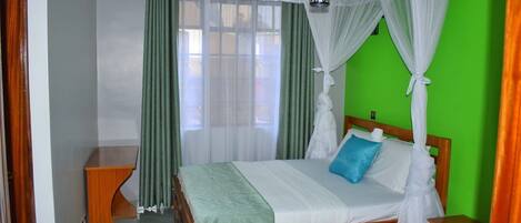 Quarto casal standard | Wi-Fi de cortesia, roupa de cama