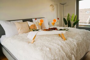 Silitysrauta/-lauta, Wi-Fi, vuodevaatteet