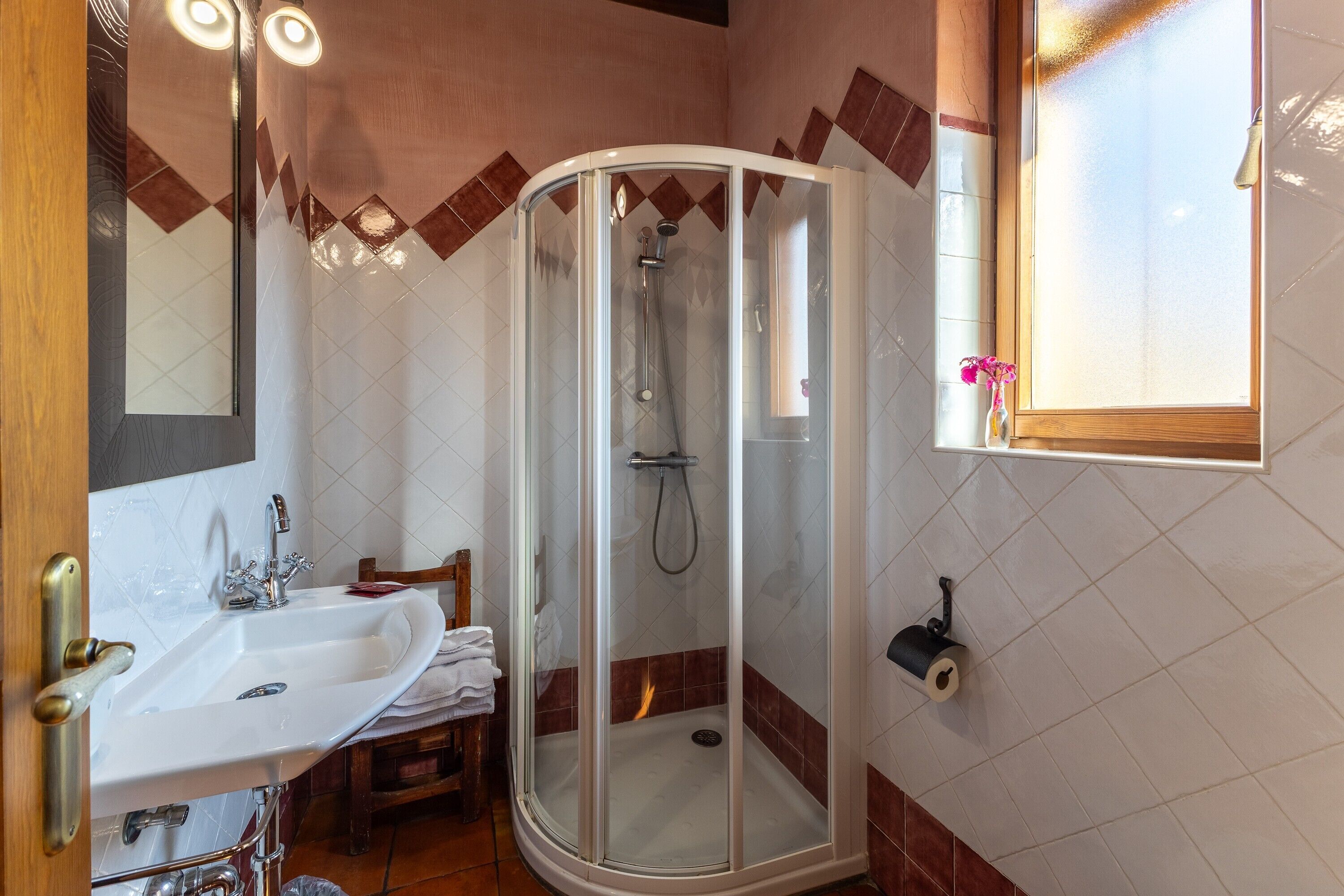 Een douche, een haardroger, handdoeken