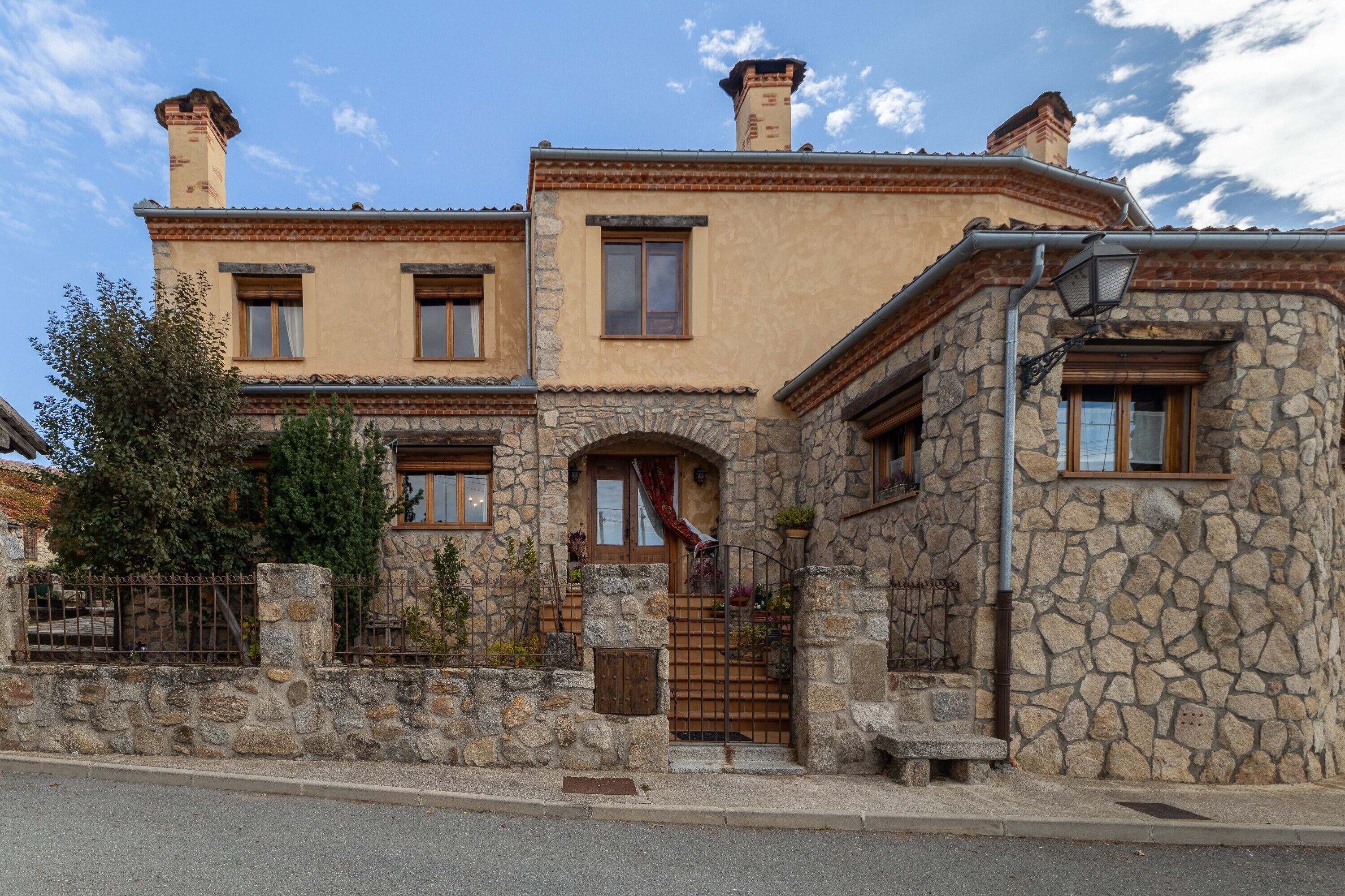 المنشأة من الخارج