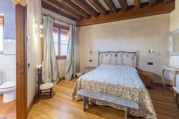 7 habitaciones, wifi y ropa de cama 