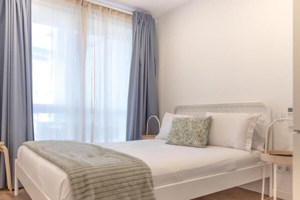 Free WiFi, bed sheets