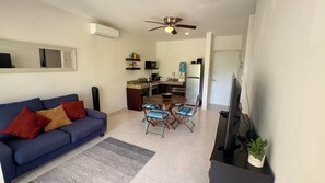 TV - Cozy 1-bedroom apartment in delightful Progreso with AC (Progreso)