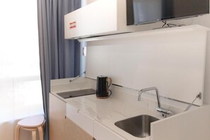 Fridge, microwave, stovetop, electric kettle