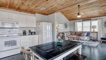 House, Multiple Beds (Whitesands Beach House - North) | Private kitchen | Oven, toaster