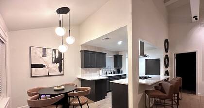 Midland Luxe Stay- Private Pool- Sleeps 8 - Dedicated Workspace- Pool Table