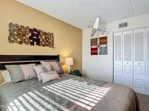 2 makuuhuonetta, silitysrauta/-lauta, Wi-Fi, vuodevaatteet