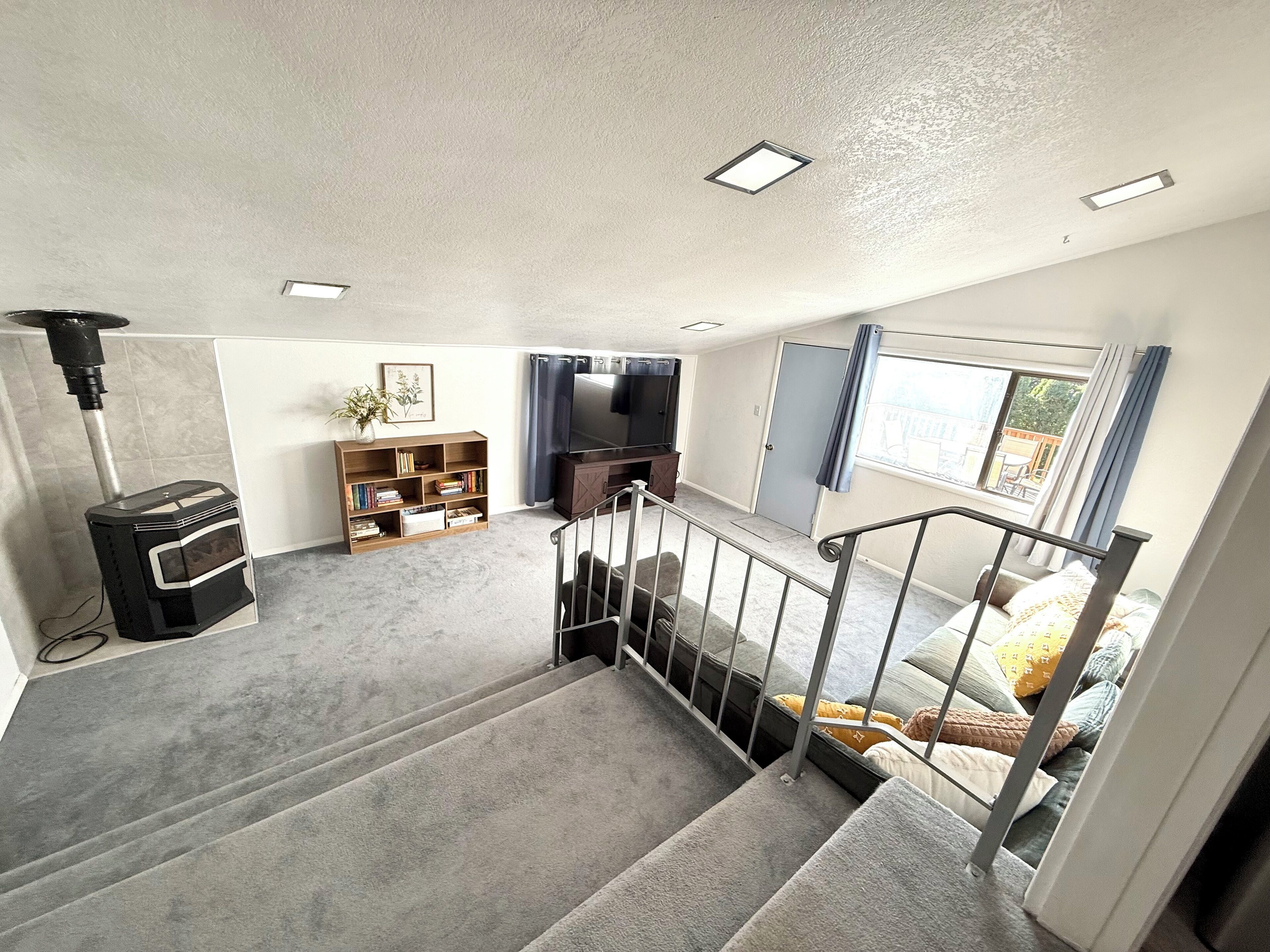 Smart TV, fireplace, video games, table tennis