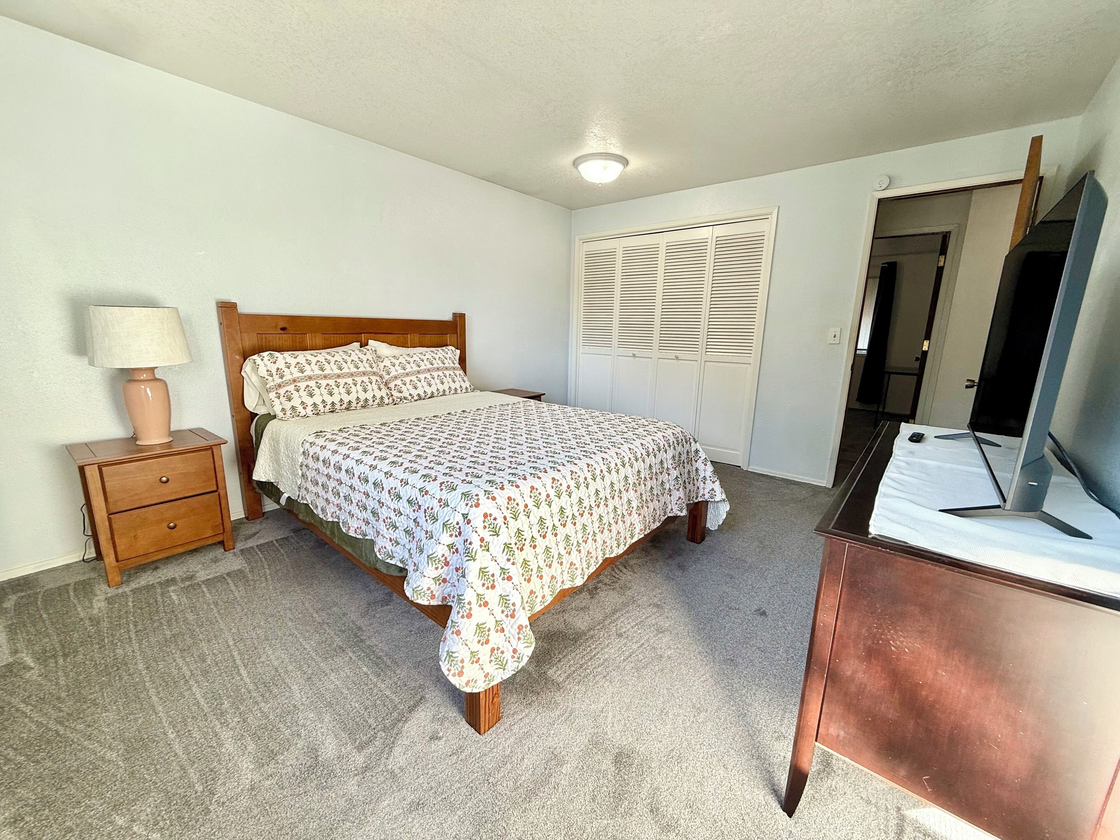 3 bedrooms, desk, iron/ironing board, free WiFi