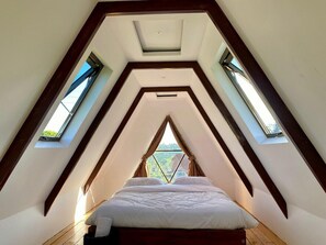 Deluxe Villa, Hill View | Desk, laptop workspace, soundproofing, free WiFi