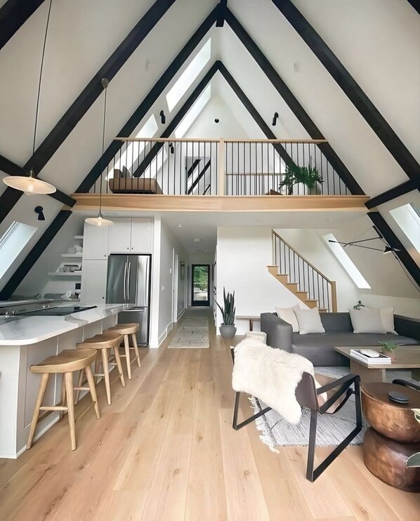 Deluxe Villa, Hill View | In-room dining