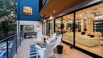 House (6 Bedrooms) | Interior