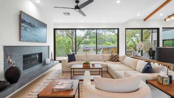 House (6 Bedrooms) | Interior