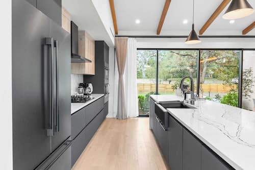 House (6 Bedrooms) | Interior