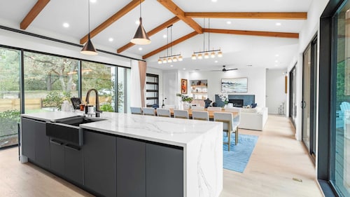 Modern Oasis w/ Pool, Hot Tub, Rooftop Deck & Home Theater Mariposa Retreat by Avantstay