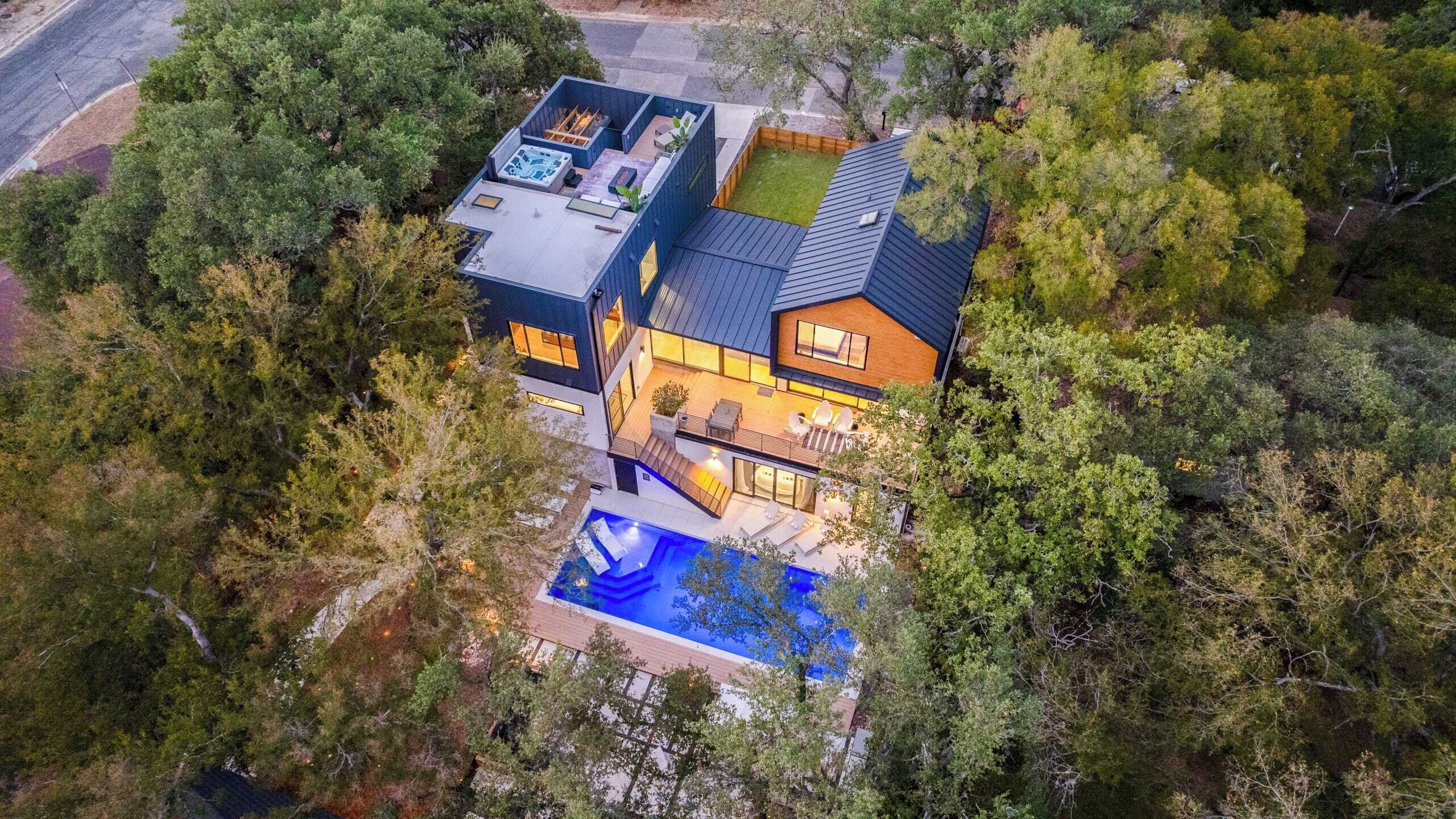 House (6 Bedrooms) | Interior