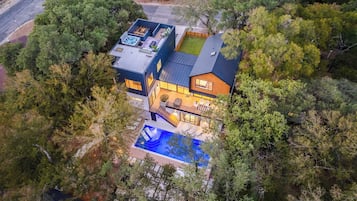 House (6 Bedrooms) | Interior