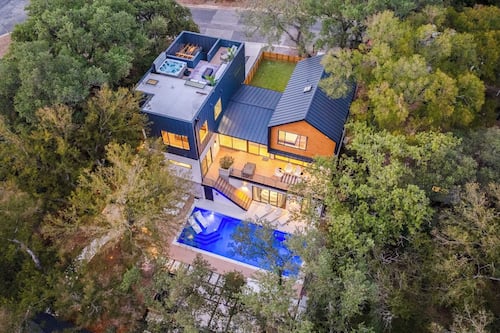 House (6 Bedrooms) | Interior