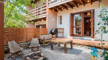 Basic Apartment | Outdoor dining