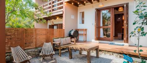 Basic Apartment | Outdoor dining