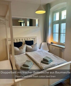 Desk, free WiFi, bed sheets - Quiet apartment in the old town (Dresden)