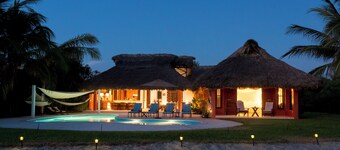 3-bedroom house in tranquil Santa María Colotepec with AC