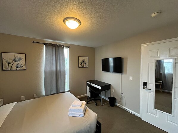 Desk, iron/ironing board, WiFi, bed sheets