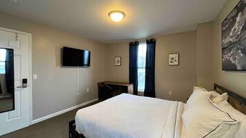 Desk, iron/ironing board, WiFi, bed sheets