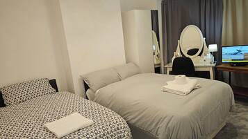 Iron/ironing board, WiFi, bed sheets