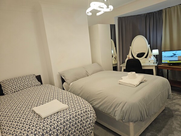 3 bedrooms, iron/ironing board, WiFi, bed sheets
