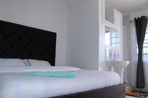 Deluxe Cottage | Free WiFi, bed sheets