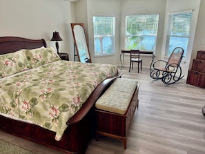 2 soverom, skrivebord, strykejern/-brett og wi-fi (inkludert)