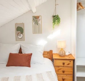 2 bedrooms, desk, iron/ironing board, free WiFi