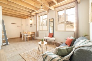 Smart TV, books - Secret Oasis I Historic Center I Comfort & Cozy (Avignon)
