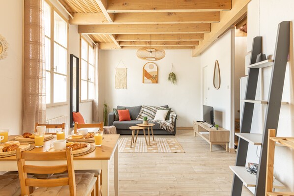 Smart TV, books - Secret Oasis I Historic Center I Comfort & Cozy (Avignon)