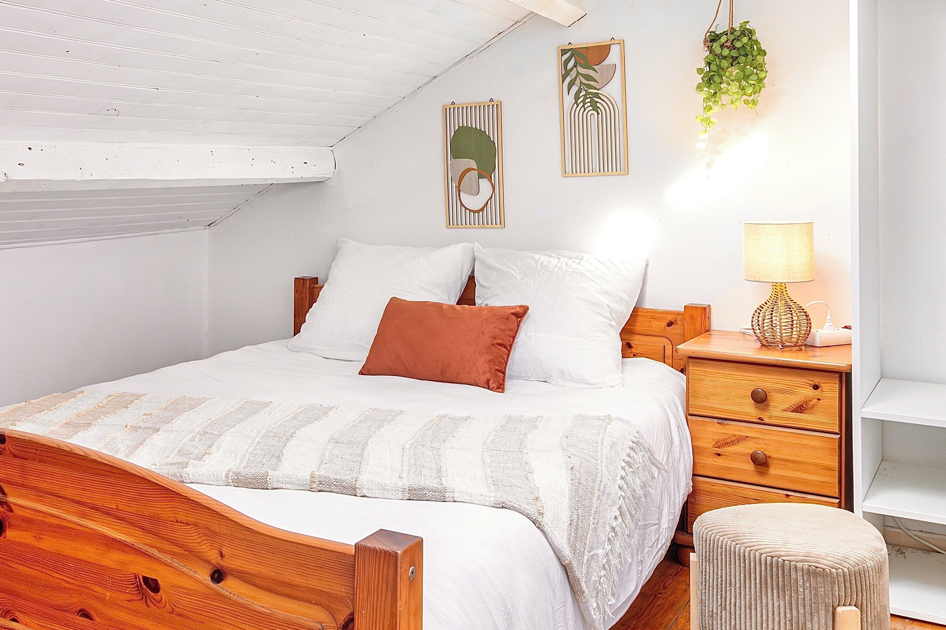 2 室のベッドルーム、デスク、アイロン / アイロン台、WiFi (無料)