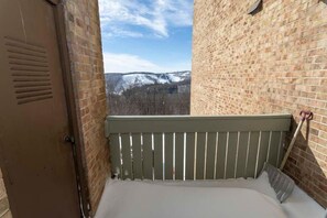 Property grounds - 2BR Mountain Villa | Golf Nearby + Shuttle & Pools (Champion)