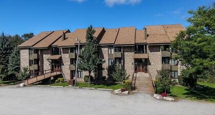 Stay, Play & Unwind | 2BR Loft Near Golf + Slopes