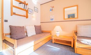 Interior - Black Horse 24 (Les Avanchers-Valmorel)