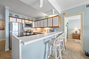 Bloc d'apartaments, diversos llits (Romar Place 705) | Cuina privada | Forn 