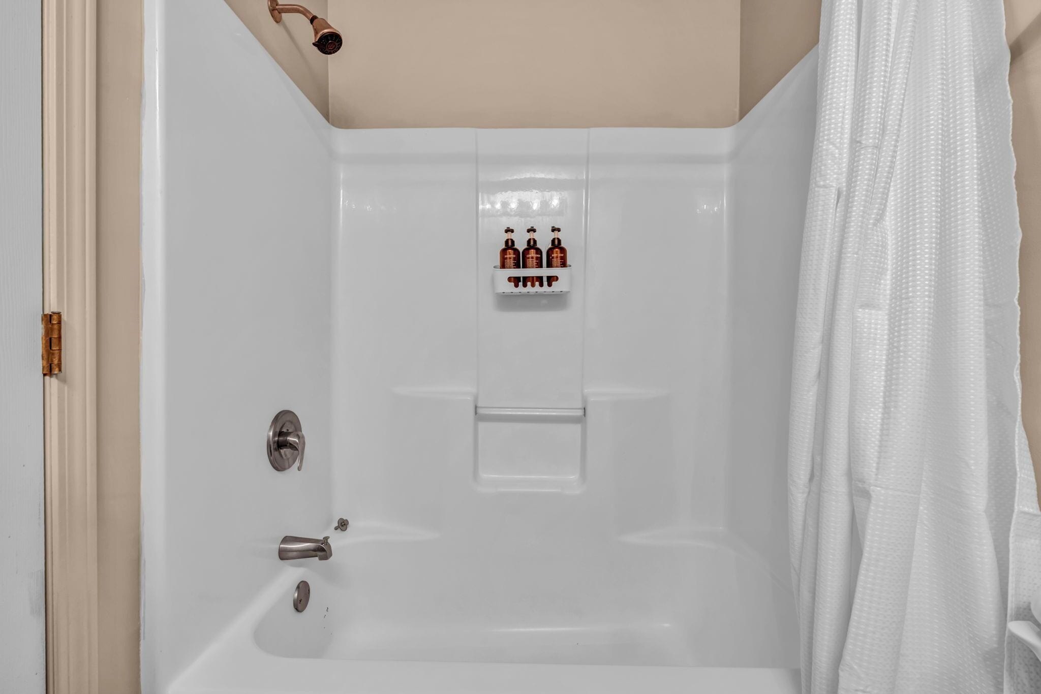 Haartrockner, Handtücher, Seife, Toilettenpapier
