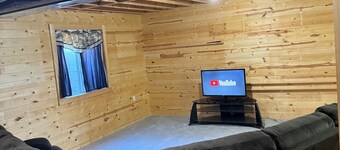 Nice 3-bedroom house located in beautiful neighborhood