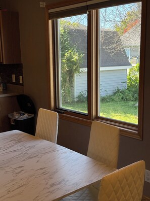 Dining - Nice 3-bedroom house located in beautiful neighborhood (Lincoln)