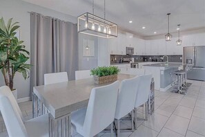 Dining - 6 Bedrooms/ 5 Bathrooms/ Storey Lake (2760 BD) (Kissimmee)