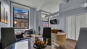 Unclassified image, 5 of 19, button - Cozy studio in delightful Cleveland with gym, parking and AC (Cleveland)