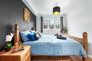 2 bedrooms, iron/ironing board, internet, bed sheets