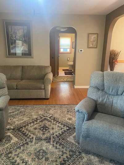 Cozy, spacious house located near historic downtown near shopping and dining.