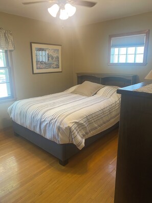 3 bedrooms, desk, iron/ironing board, free WiFi - Cozy, spacious house located near historic downtown near shopping and dining. (Watertown)